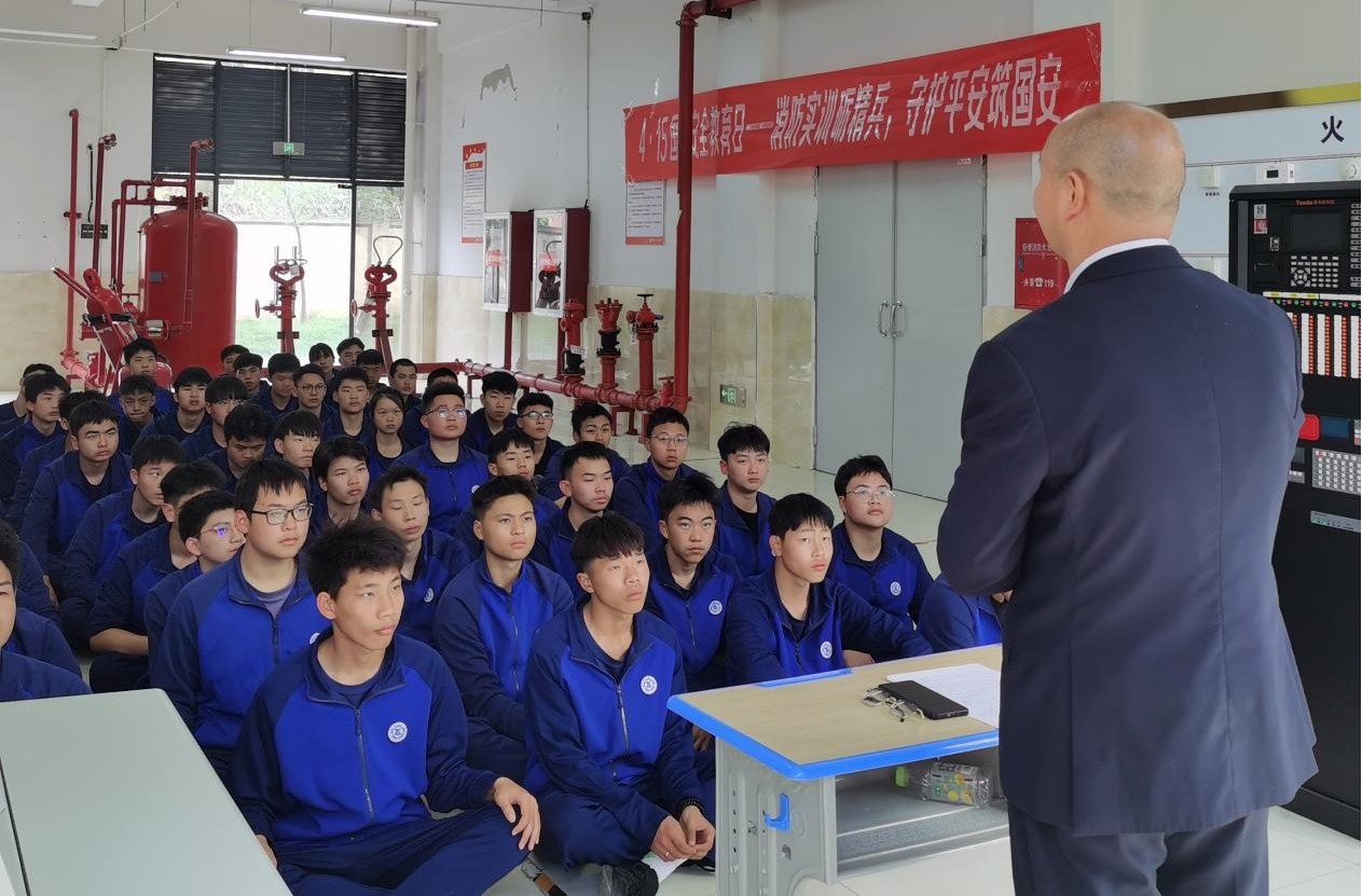 4·15国家安全教育日系列活动——消防实训砺精兵　守护平安筑国安