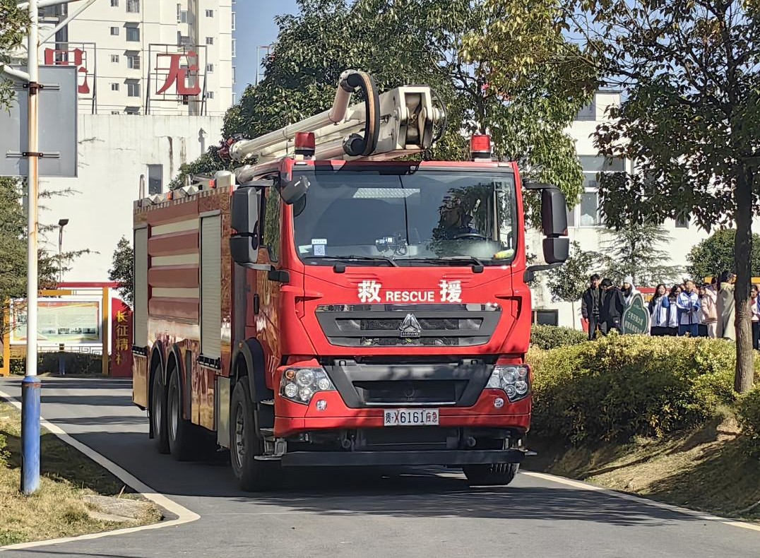 贵阳中科工程技工学校开展消防应急逃生演练